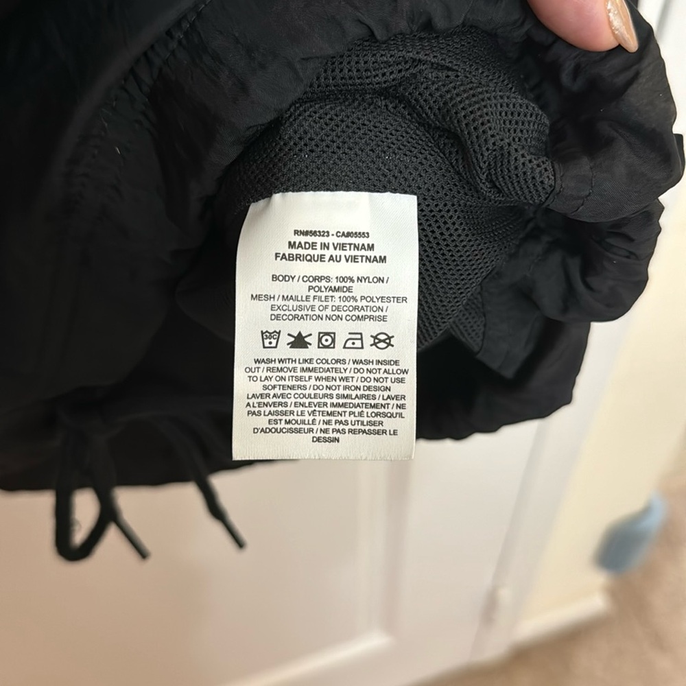 Nike Woman’s XL Half Zip Cropped Windbreaker - Picture 3 of 5